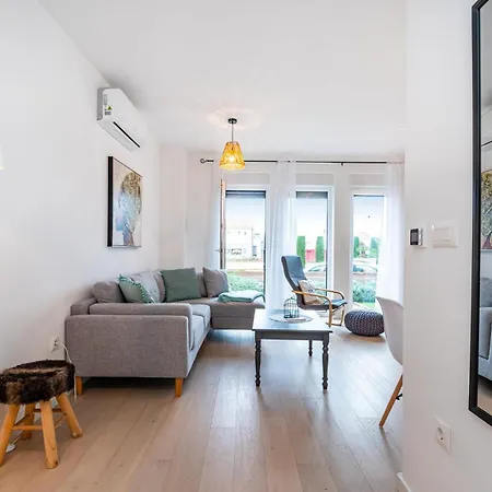 1 Bedroom Beautiful In Apartman *