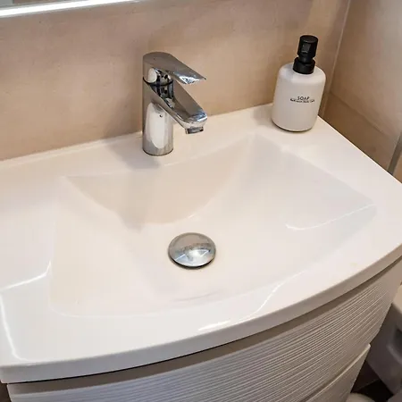 1 Bedroom Beautiful In Apartman Zára